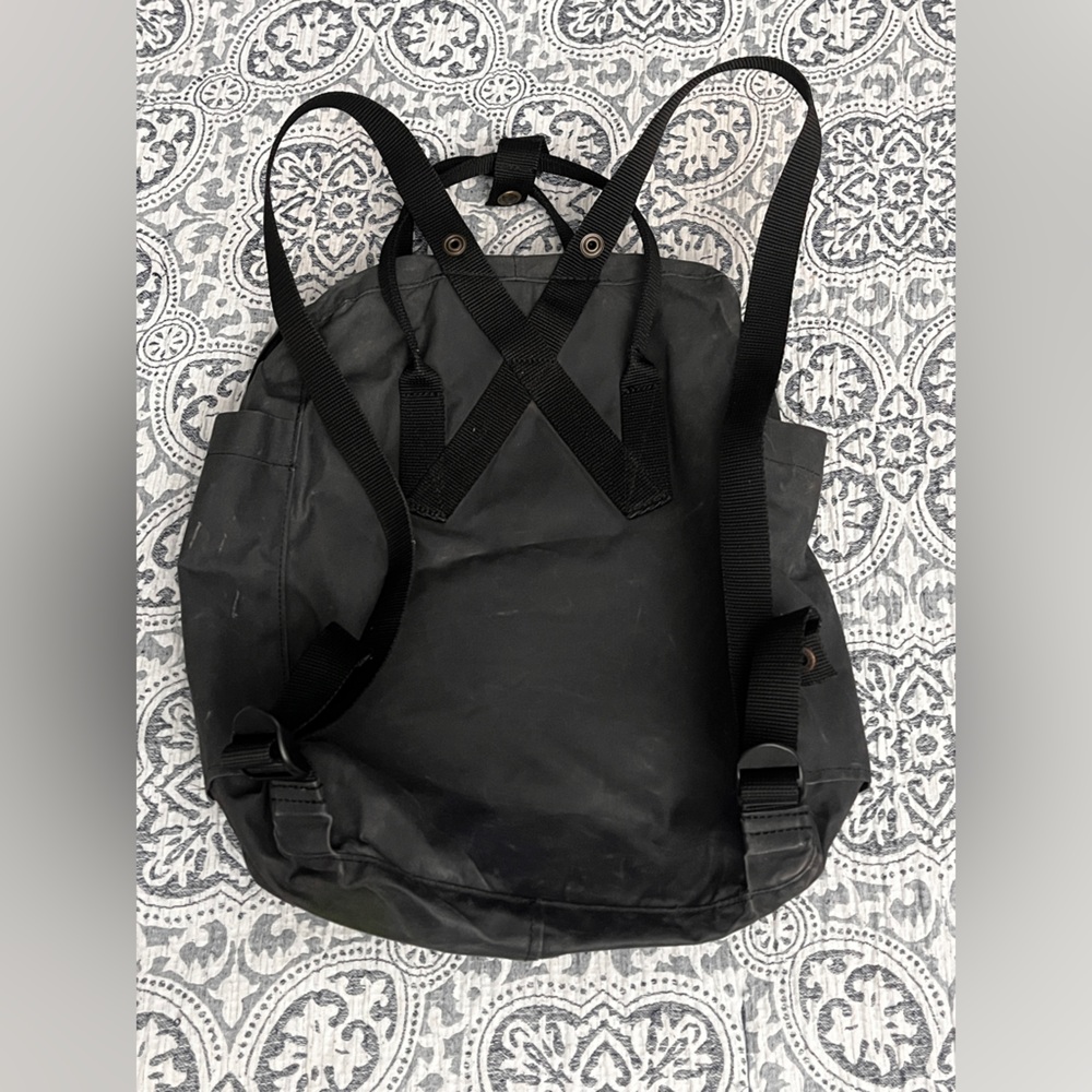 Fjall Raven KÅNKEN Charcoal EVERYDAY OUTDOOR Backpack - Picture 3 of 14